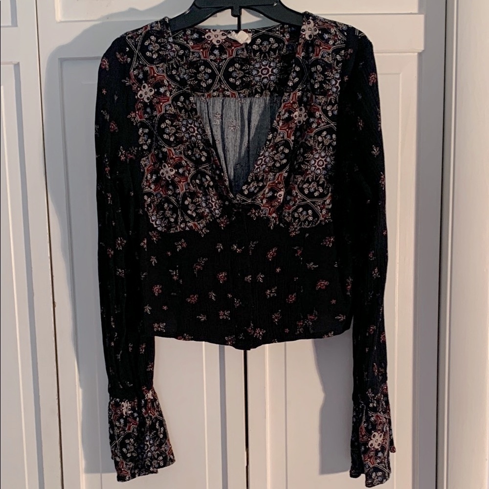 Hem & Thread Black and Red Floral Embellished Crop Blouse EUC